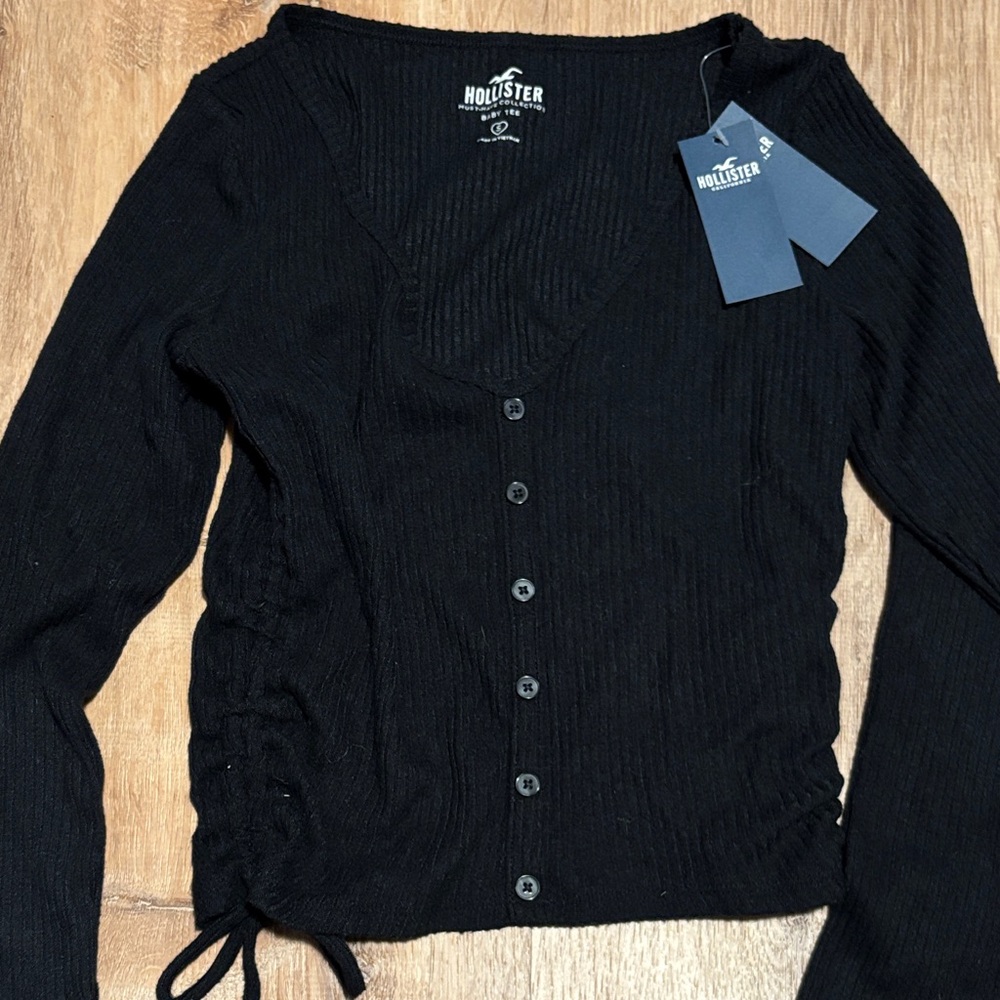 Hollister Soft Black baby tee . Long-sleeve ribbed Button design Top.